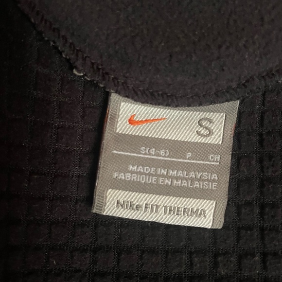 Small comfy track jacket by Nike. - Picture 4 of 6